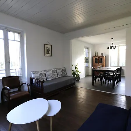 Maison Dans Le Bourg, 6-8 Couchages Avec Piscine *